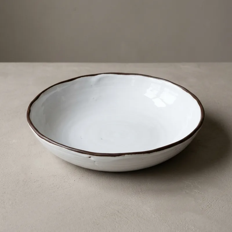 Wide serving bowl